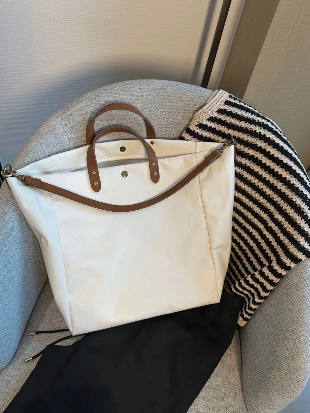Heavy Duty Large Women's Canvas Tote Bag with Cotton Lining Fashionable Open Closure 